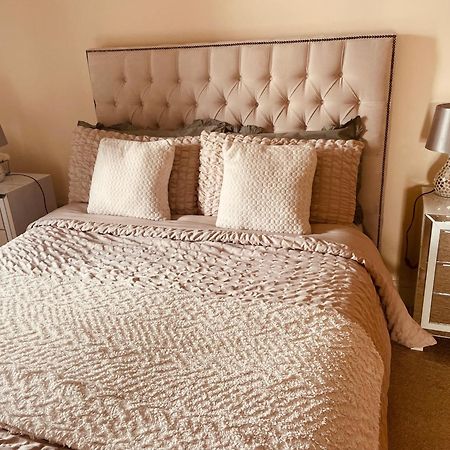 A Room In Central Park Apts Carrick-on-Shannon Экстерьер фото