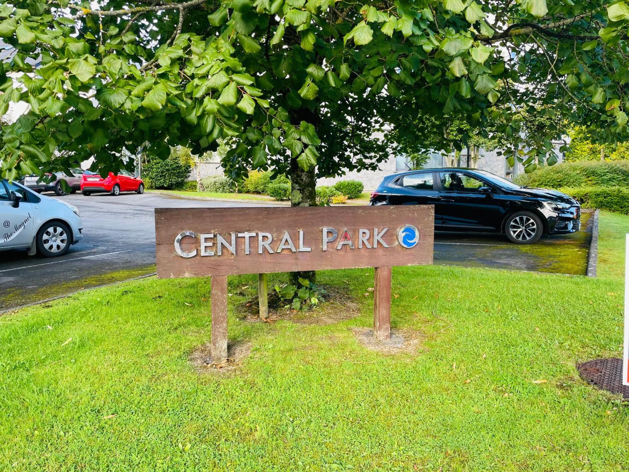 A Room In Central Park Apts Carrick-on-Shannon Экстерьер фото